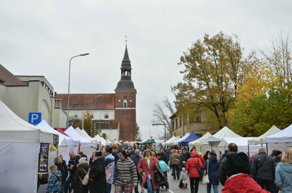 Simjūda gadatirgus Valmierā ir Ziemeļvidzemē plašākais gadatirgus