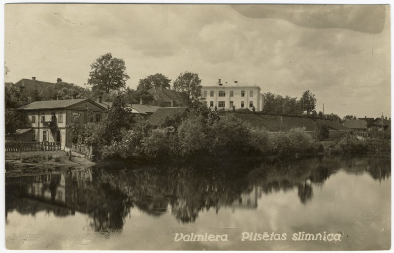 Skats uz Ziloņu ielu 1920.gados - vēl pirms ielas iztaisnošanas