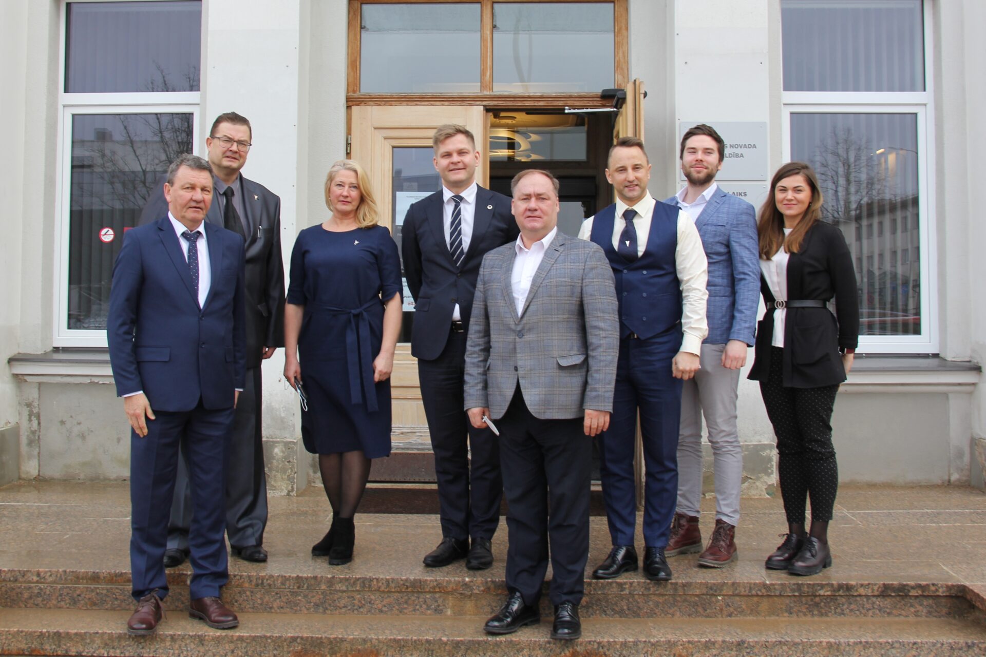No kreisās puses: Jānis Olmanis, Ričards Gailums, Kaija Muceniece, Gatis Eglītis, Guntis Gladkins, Andris Alpeus, Artis Artūrs Brodiņš, Laila Kapteine.