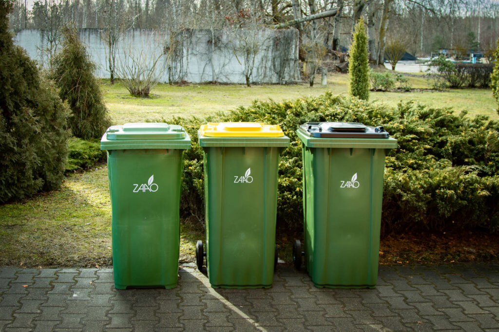 Šķiro bez maksas pie privātmājas namdurvīm