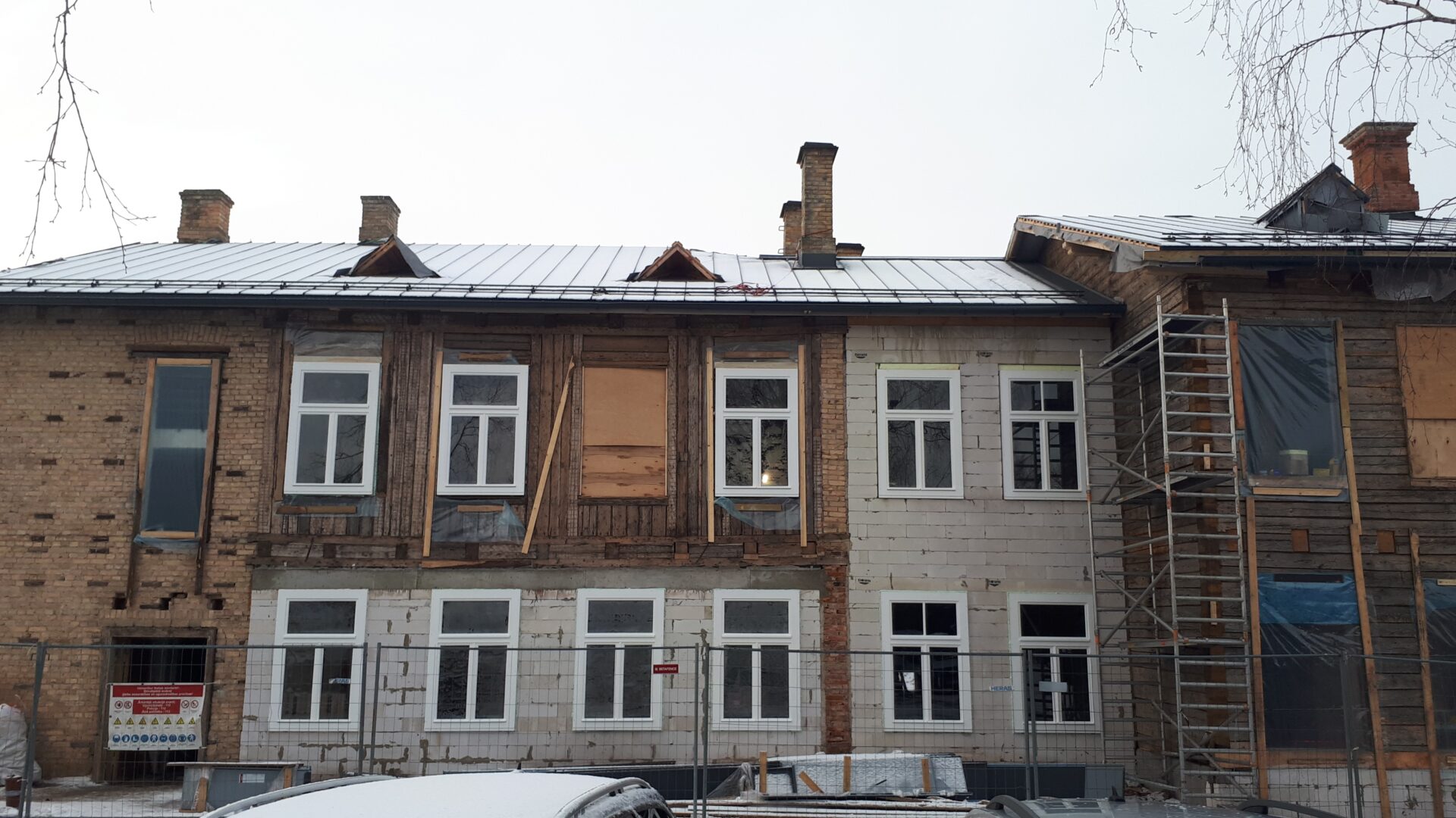 Bijusī slimnīcas ēka, kur norisinās sociālo pakalpojumu centra izveide