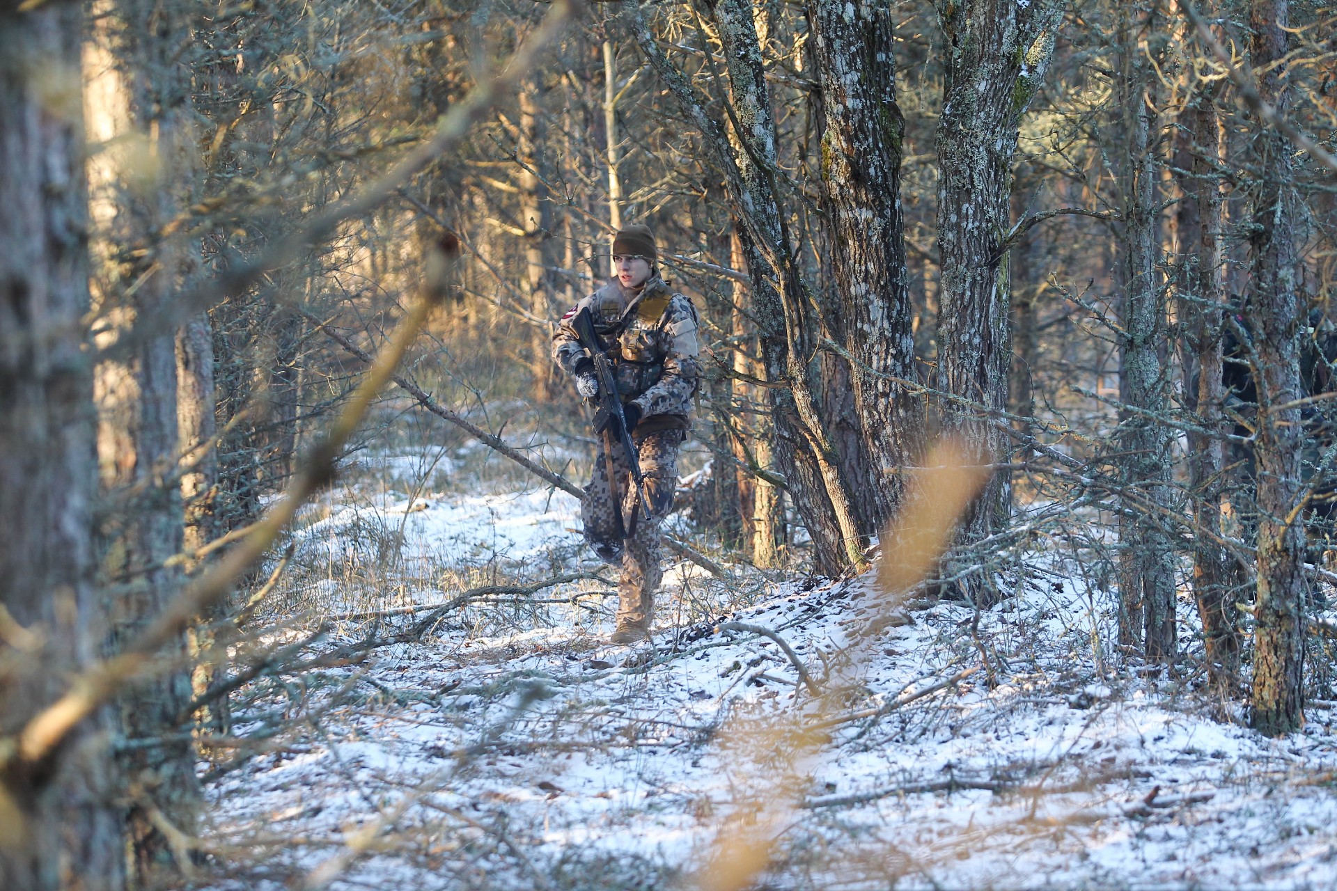 12. februārī Valmieras apkārtnē Zemessardzes 2. Vidzemes brigādes zemessargi pilnveidos militārās iemaņas un kaujas spējas.