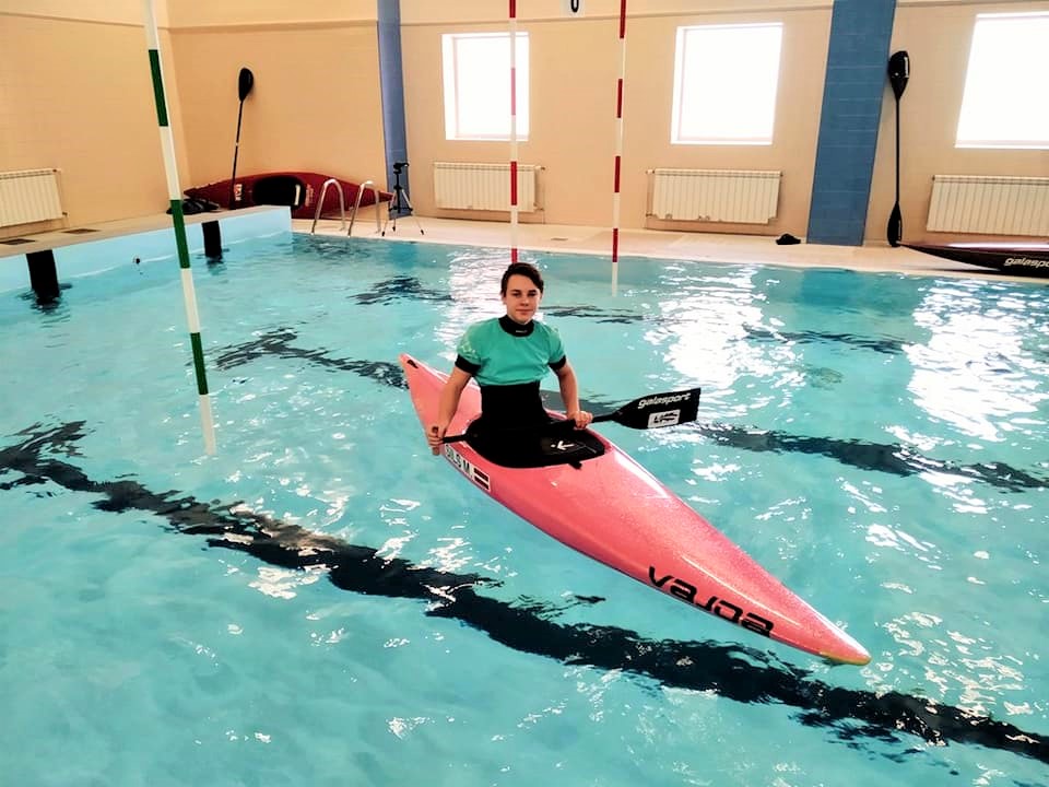 Valmieras novada sportisti ar augstāko vietu izcīnīšanu piedalījušies Baltijā vienīgajās airēšanas slaloma sacensībās, kas norisinās baseinā. Un 24.februārī aizvadītās airēšanas slaloma cīņas 