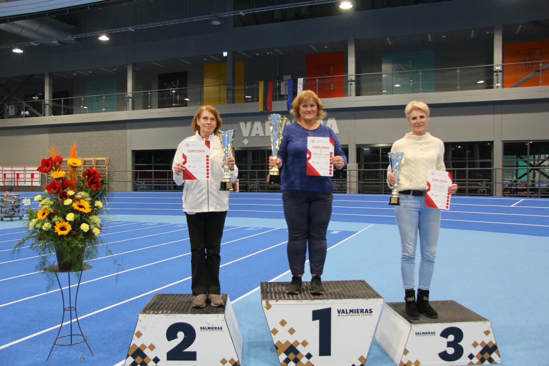 rtā Jāņa Daliņa stadiona vieglatlētikas manēžā notika Latvijas Sporta veterānu - senioru (LSVS) savienības pašvaldību 59. sporta spēļu finālsacensības vieglatlētikā telpās. Komandu vērtējumā 1. vietu izcīnīja Valmieras novada komanda, 2. vietu ieguva Rīgas valstspilsētas komanda, bet 3. vietu ar vienādu iegūto punktu skaitu Ventspils valstspilsētas komanda