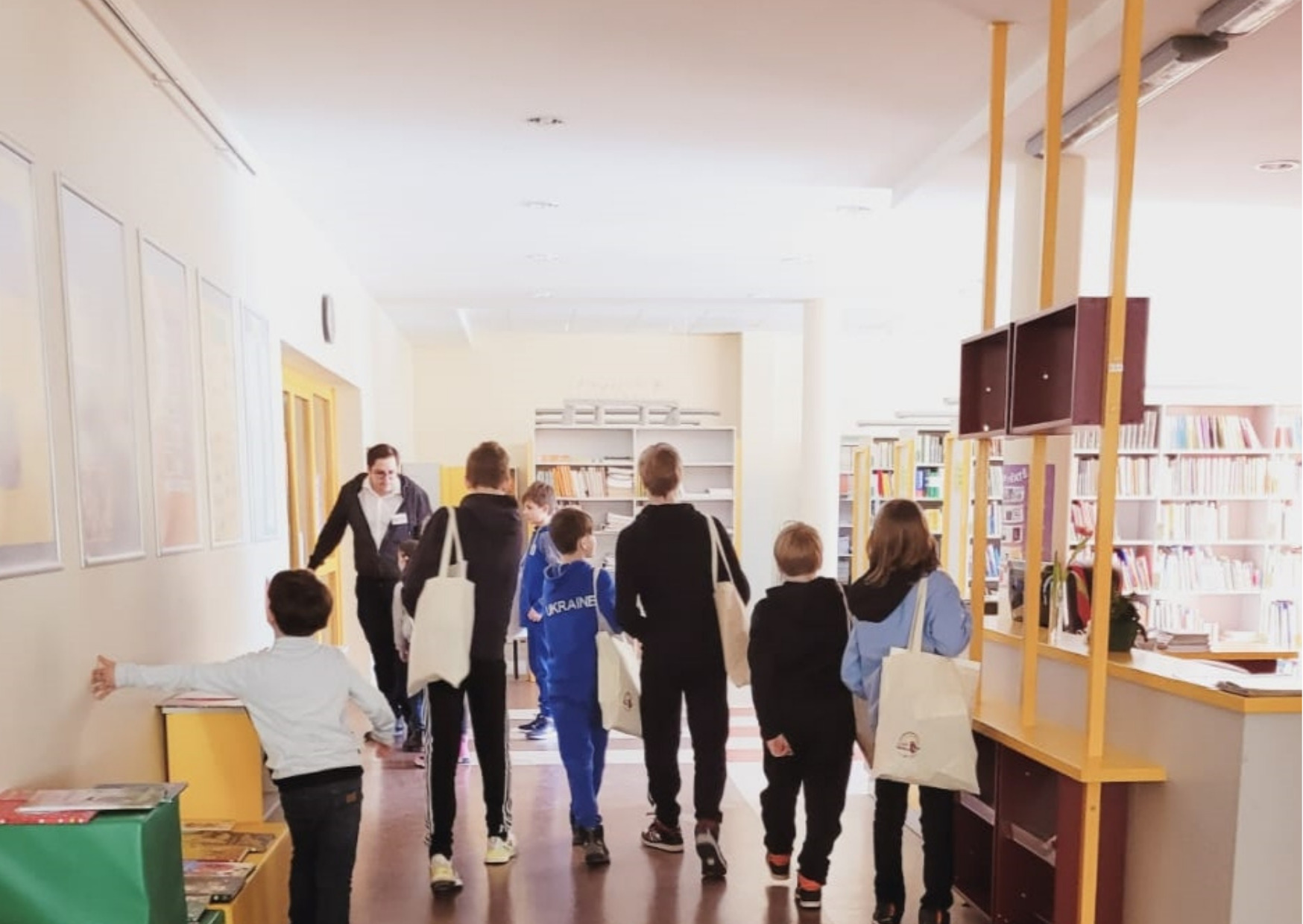 Skolēni no Ukrainas iepazīst Valmieras sākumskolu