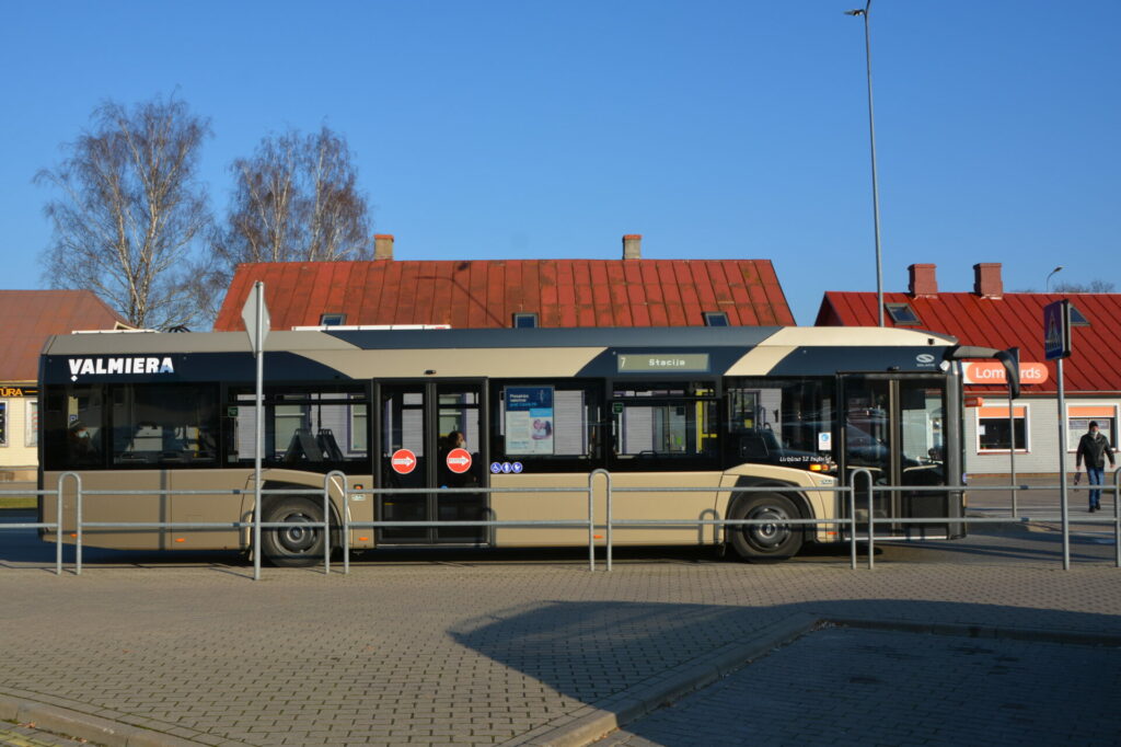 SIA “VTU Valmiera” informē, ka no 1. maija tiks mainīti Valmieras pilsētas nozīmes autobusu maršrutu kustības saraksti