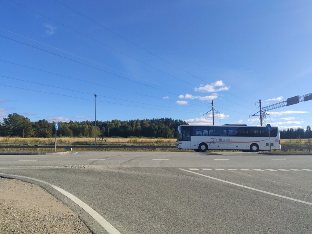 formē par izmaiņām maršrutu autobusu kustības sarakstā skolēnu vasaras brīvlaikā, no 1.jūnija līdz 31.augustam (ieskaitot).