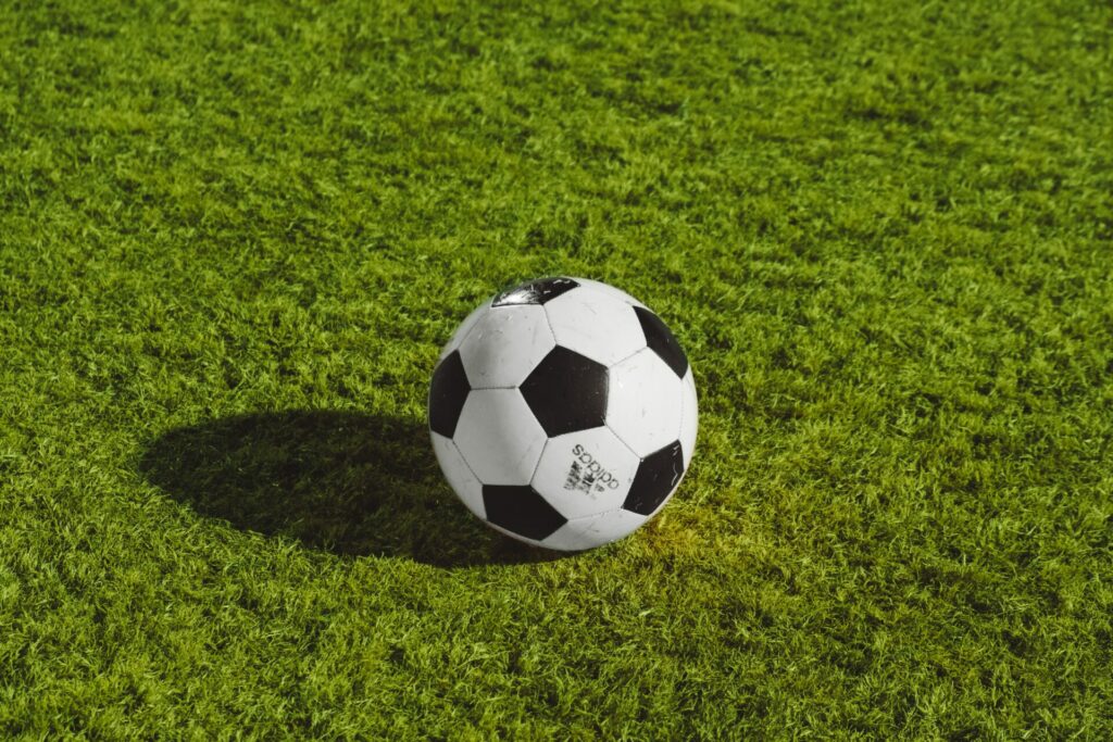 Sākot no 1. jūnija, kad no plkst.16.00 norisināsies čempionāta 1. kārta, šovasar Valmieras Olimpiskā centra futbola laukumā notiks Valmieras novada futbola čempionāts, kas pēc vairāku gadu pauzes iezīmēs Valmieras amatieru futbola atdzimšanu.