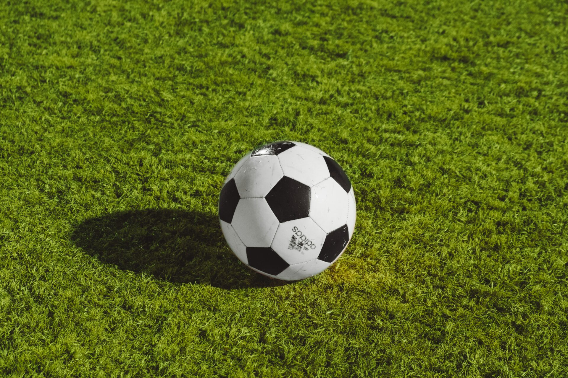 Sākot no 1. jūnija, kad no plkst.16.00 norisināsies čempionāta 1. kārta, šovasar Valmieras Olimpiskā centra futbola laukumā notiks Valmieras novada futbola čempionāts, kas pēc vairāku gadu pauzes iezīmēs Valmieras amatieru futbola atdzimšanu.