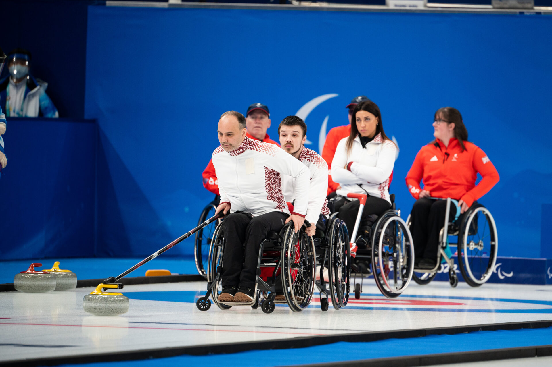 Šogad Latvijas sporta vēsturē nozīmīgs ieraksts – pirmo reizi paralimpiskajās spēlēs startēja Latvijas Ratiņkērlinga izlase. Esot starp 12 pasaulē spēcīgākajām komandām un sacensības noslēdzot 9. vietā A grupā, Latvijas izlase pierādīja, ka ir pasaules līmeņa sportisti. “Komandas ir līdzvērtīgas. Sudraba medaļniekus zviedrus apakšgrupas turnīrā pat vinnējām, arī Slovākiju. Vienas spēles pietrūka, lai būtu vēl labāks rezultāts. Bet tas, ka bijām paralimpiskajās spēlēs, Latvijai ir sasniegums. Liels darbs ieguldīts, esam līdzvērtīgi valstīm, kam šajā sporta veidā ir daudz lielāka pieredze,” stāsta Latvijas Ratiņkērlinga izlases sportists, valmierietis Agris Lasmans.