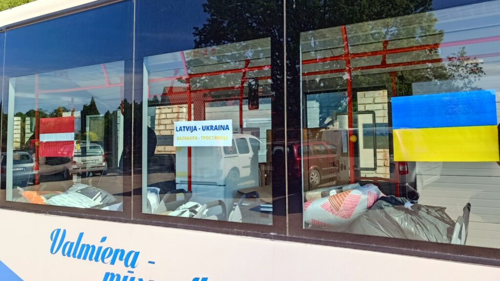 Valmieras novada palīdzības autobuss dodas uz Trostjaņecas pilsētu Ukrainā