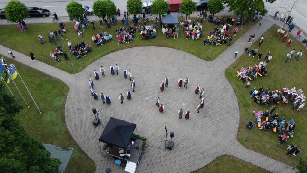 Skaista mana tēva sēta