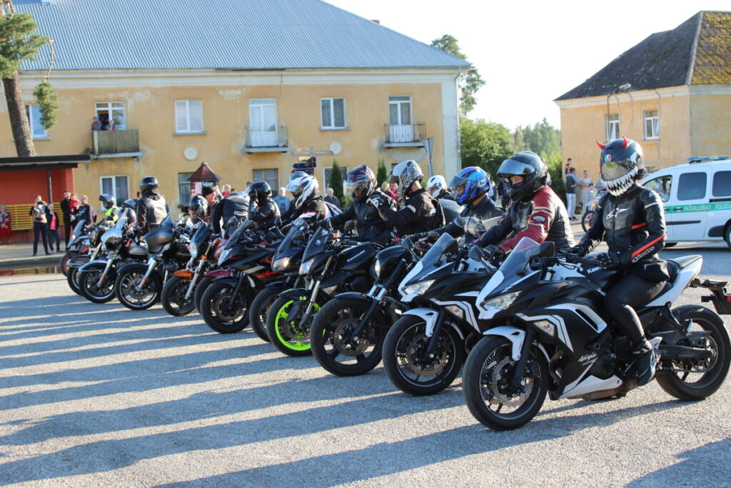 moto parāde