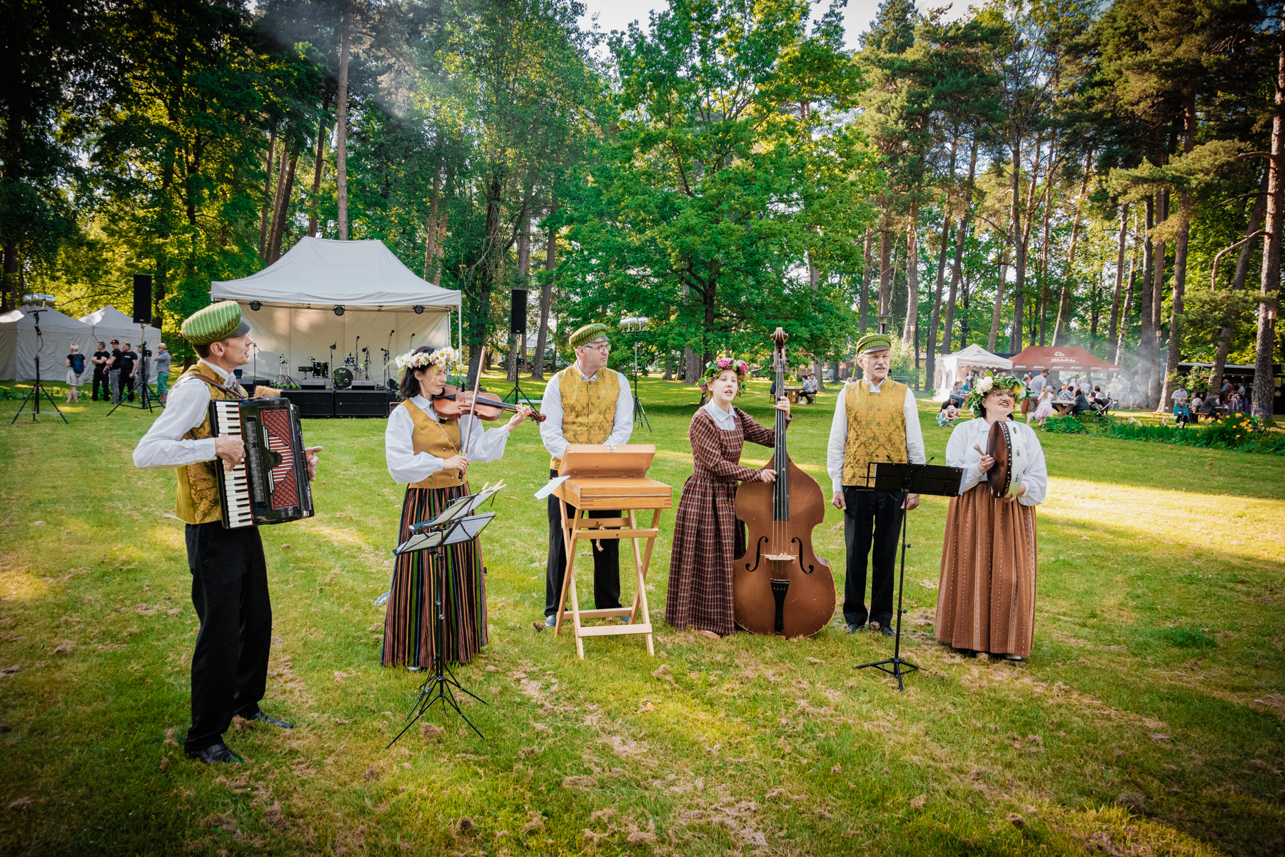 Līdz 10. jūlijam vairākās Latvijas pilsētās norisinās Starptautiskais folkloras festivāls “Baltica”. Šogad festivālā piedalās vairāk nekā 250 folkloras kopas un etnogrāfiskie ansambļi, tiekoties koncertos, notikumos un aktivitātēs.