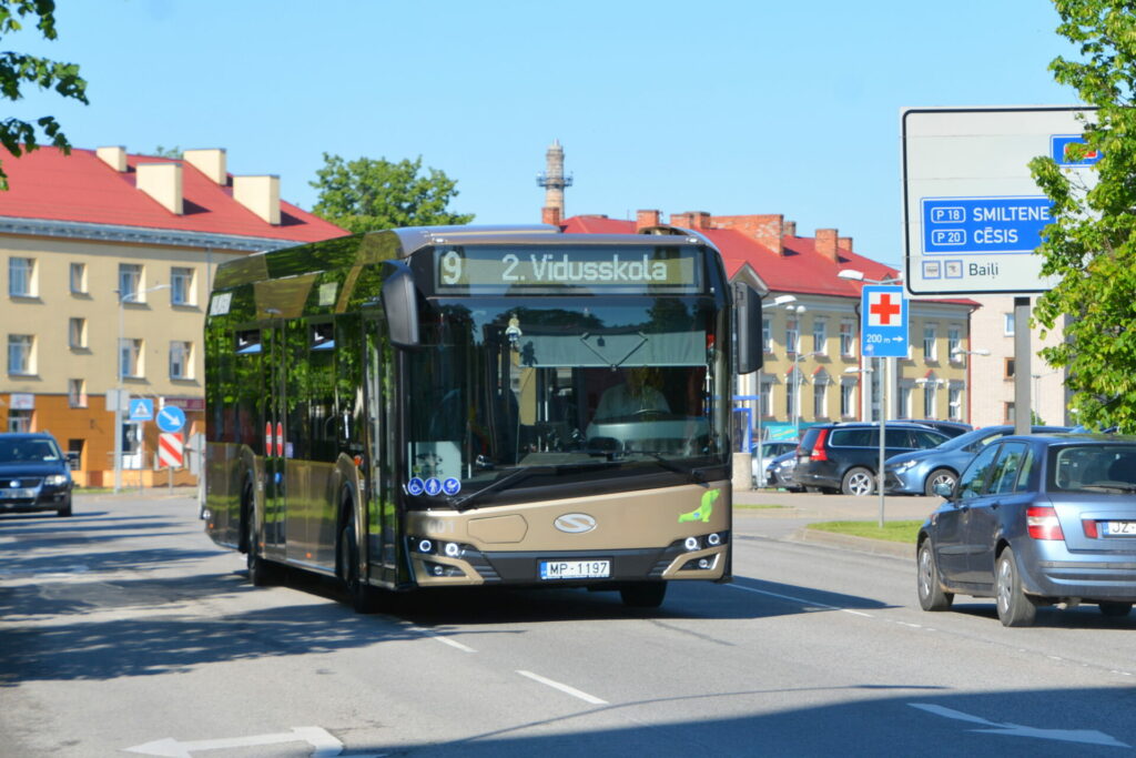 Valmieras novada skolēniem – bezmaksas braucieni autobusos