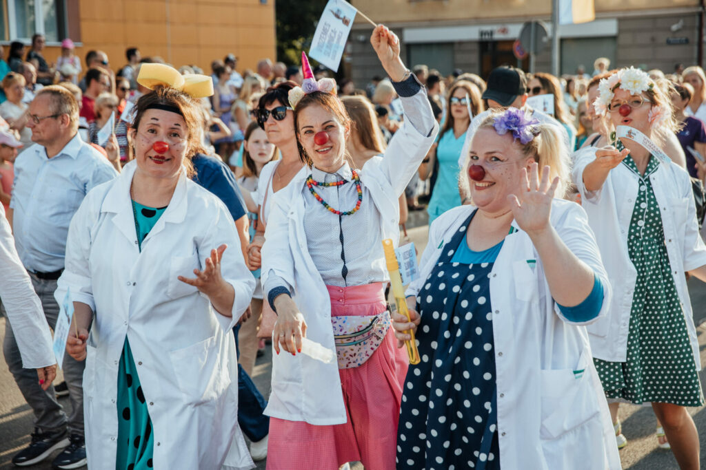 Zinību dienā aicinām Valmierā satikt Dr. Klaunu un piedalīties zibakcijā