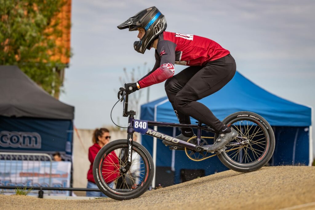 Aizvadītajā nedēļas nogalē, 4.-5.jūnijā, Kampen (Nīderlande) norisinājās Eiropas kausa 9. un 10.posma sacensības BMX riteņbraukšanā. Uz sacensībām devās BMX kluba “Tālava” un Valmieras Sporta skolas audzēkņi. Valmiera tika pārstāvēta gan jaunākajās meiteņu un zēnu grupās, gan junioru un elites grupās.