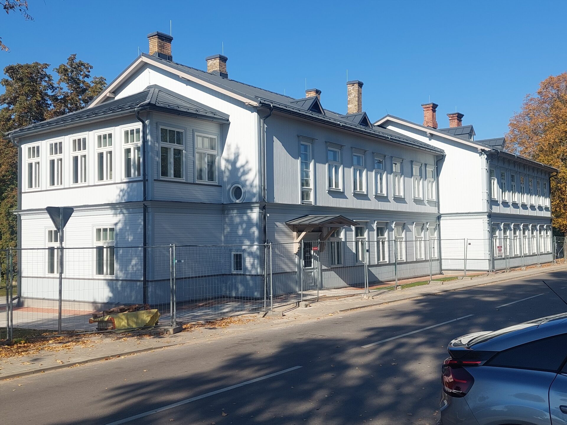 Rūjienas bijušās slimnīcas ēka atjaunošanas procesā