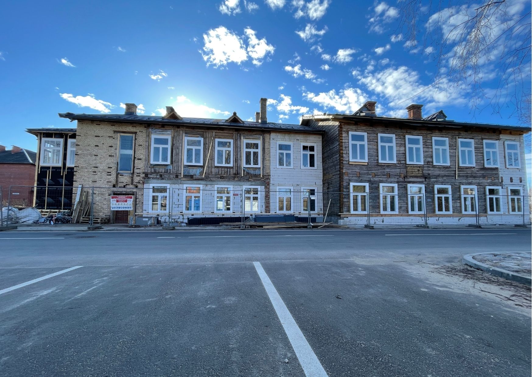 Rūjienas bijušās slimnīcas ēka atjaunošanas procesā