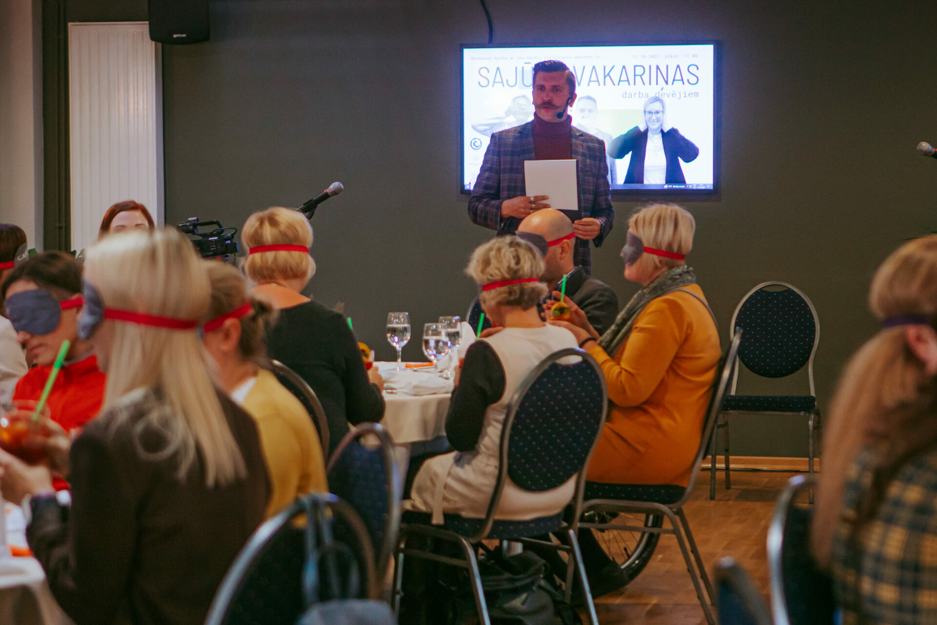 Sabiedrības integrācijas fonda un Invalīdu un viņu draugu apvienības “Apeirons” rīkotās sajūtu vakariņas