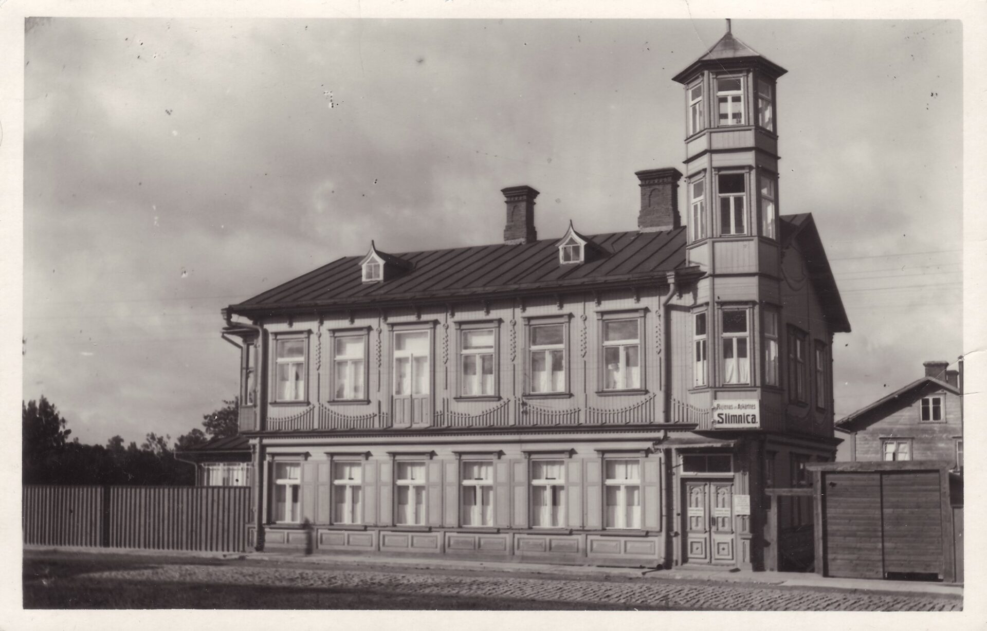 Rūjienas vecās slimnīcas ēka ap 1930. gadu
