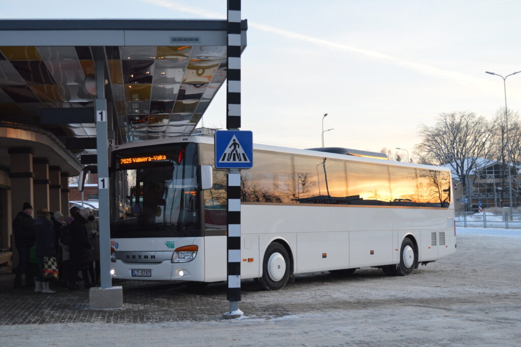 SIA “VTU Valmiera” informē, ka no 1. janvāra būs izmaiņas autobusu kustības sarakstos.