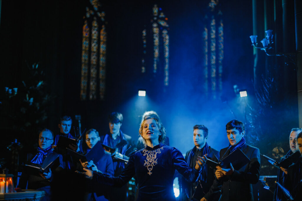 8.janvārī Valmieras Sv. Sīmaņa baznīcā notiks koncerts – mistērija "Laiks. Tu. Lūgšana”. Latvijā maz skanējuši dziedājumi. Arvo Perta skaņu gleznas. Gaismas un skaņas saspēles.