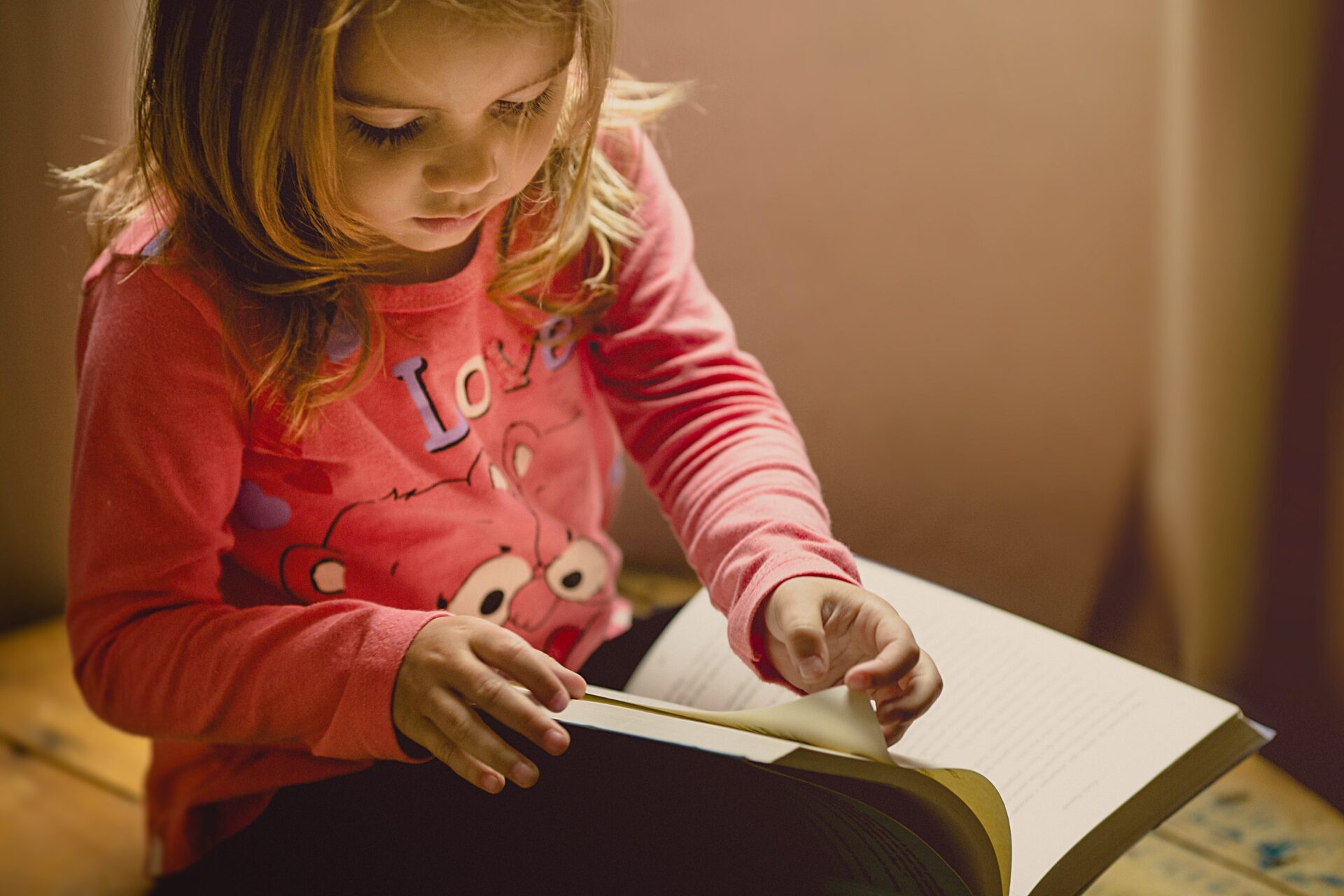 Jaunajā gadā – jauns lasīšanas izaicinājums! Valmieras bibliotēkas Bērnu apkalpošanas nodaļa aicina doties literārā ceļojumā apkārt pasaulei.