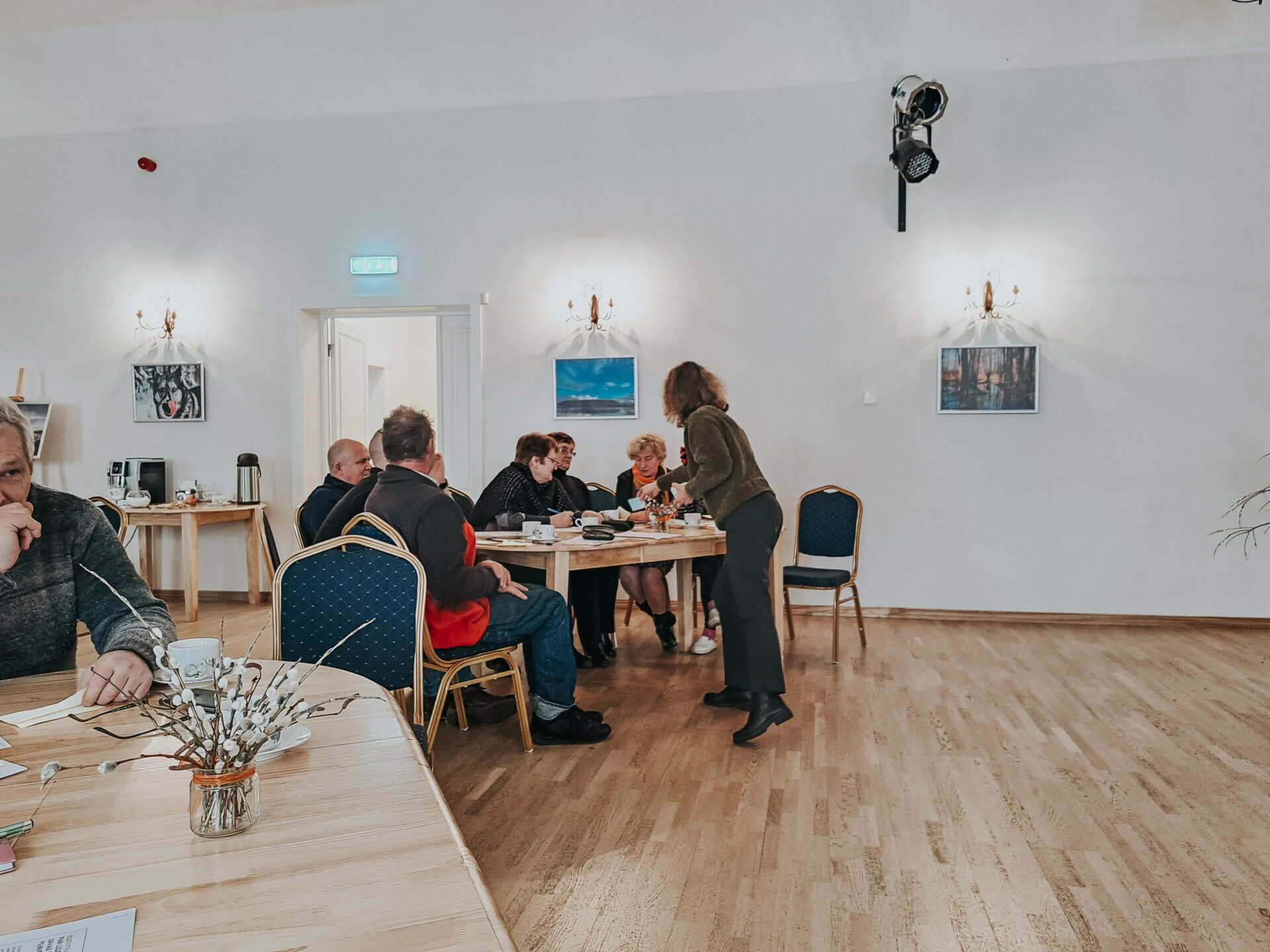 Iedzīvotāju tikšanās Ēveles Tautas namā