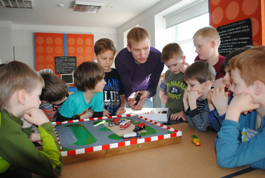 Valmieras novada skolēnus aicina uz praktiskām tehnoloģiju nodarbībām