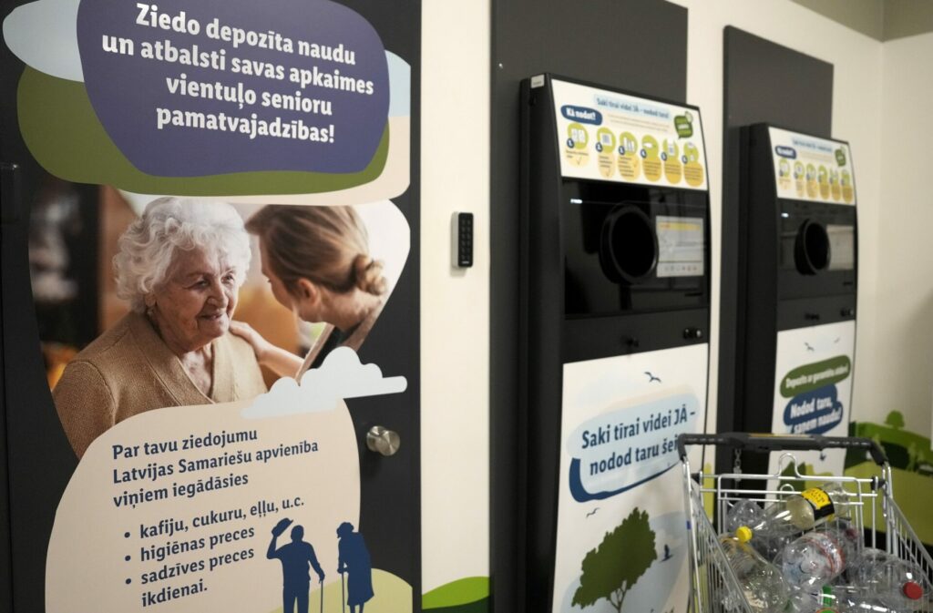 Valmieras “Lidl” taromātos novada senioru atbalstam šogad saziedoti jau 447 eiro