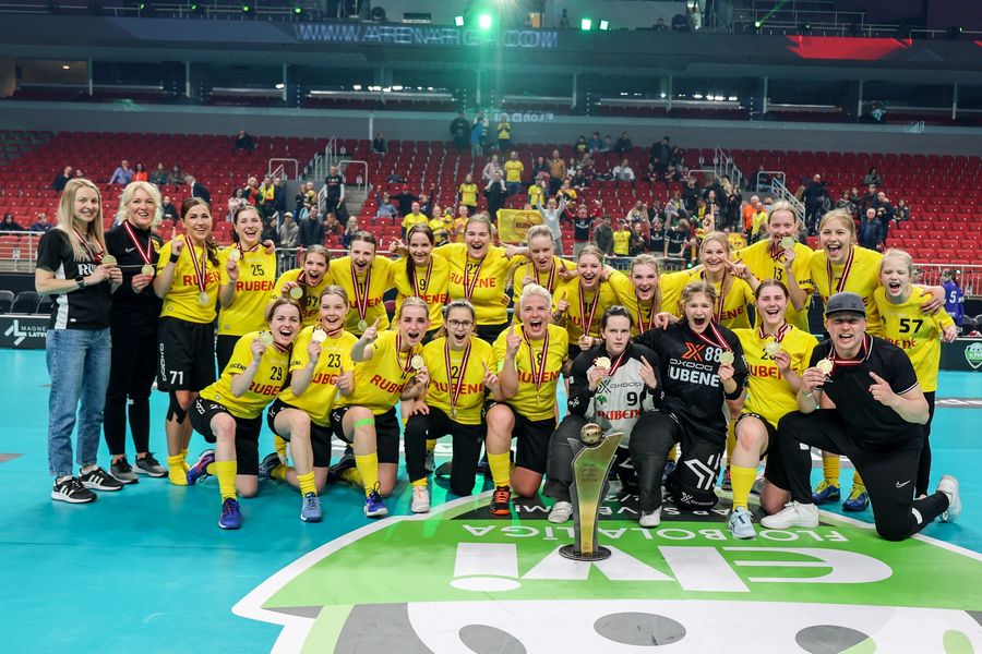 Sieviešu florbola komanda "Rubene" (foto: Latvijas Florbola savienība)