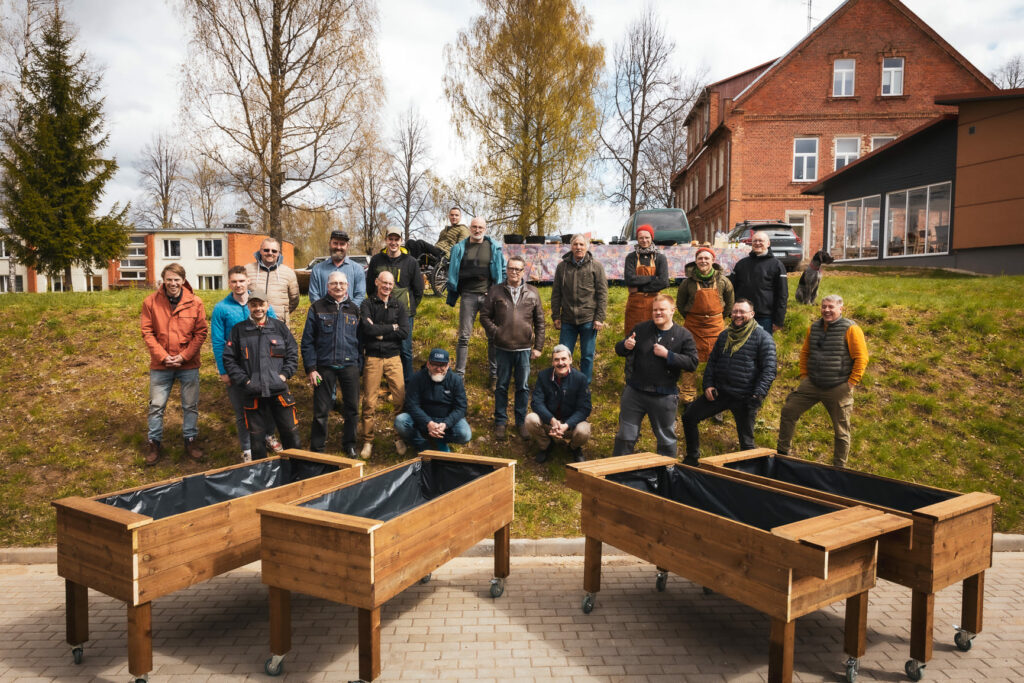 “Vīru brokastis” Vidzemē vēl nebijušā pasākumā pulcē sociālā darba speciālistus vīriešus