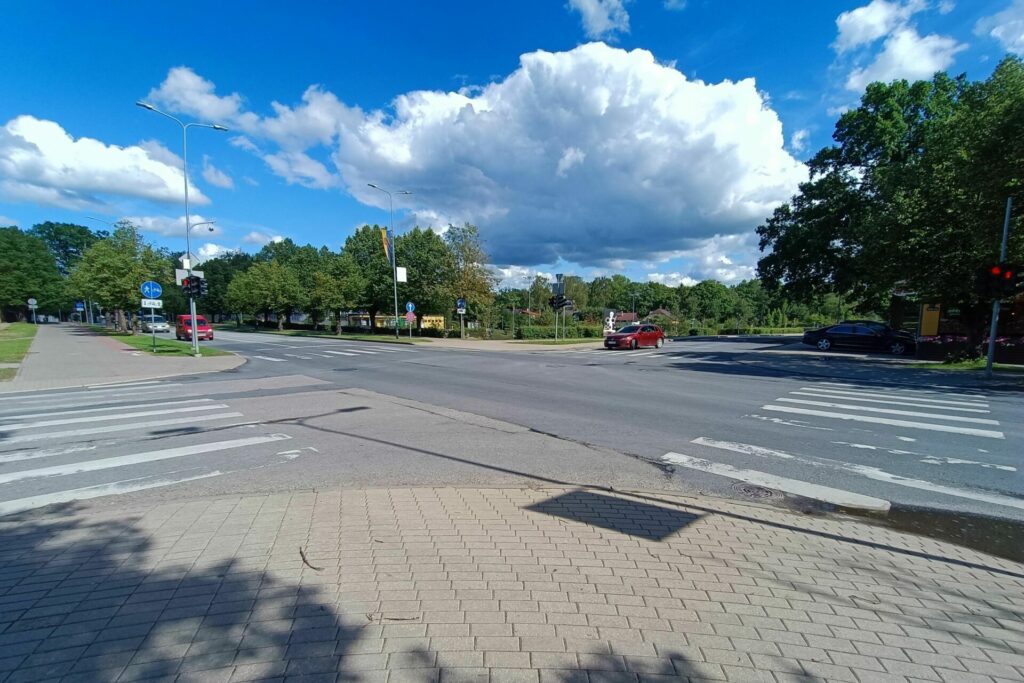 Valmierā remontdarbu dēļ būs ierobežota satiksme Rīgas un Limbažu ielas krustojumā