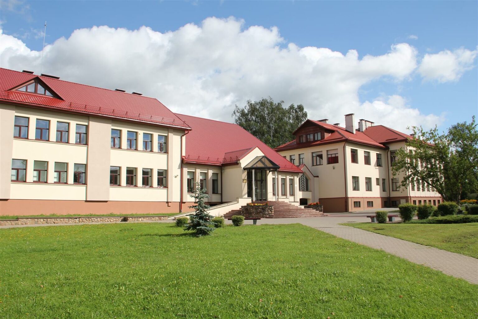 Naukšēnu vidusskola