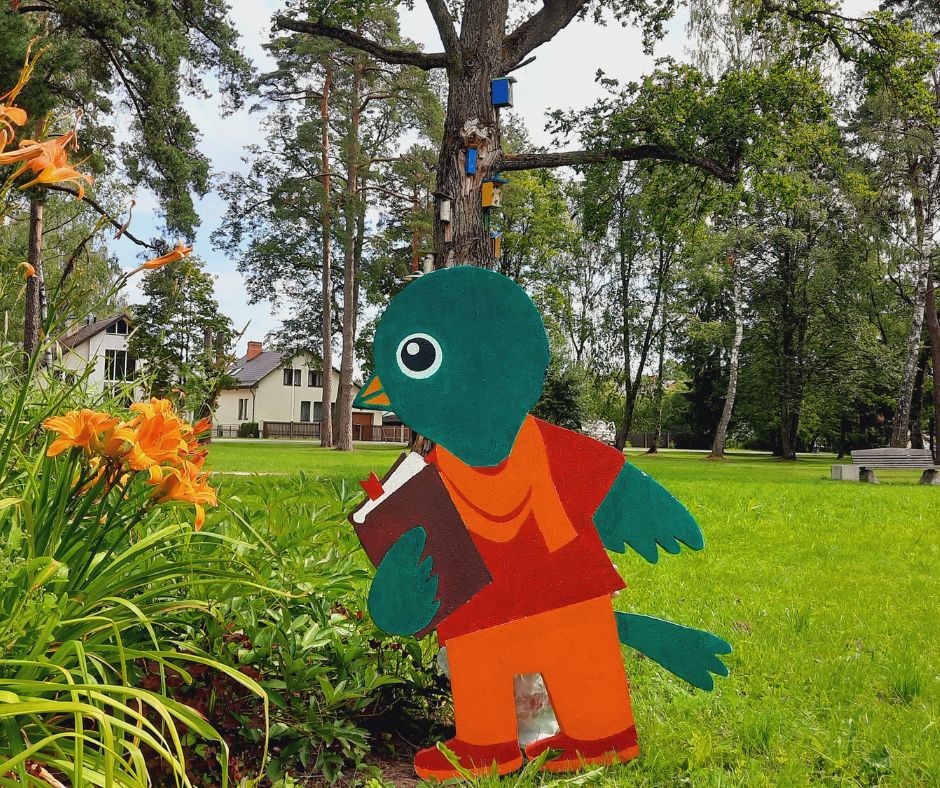 10.augustā no plkst. 16.00 līdz 17.30 Jāņparkā norisināsies Valmieras bibliotēkas Bērnu apkalpošanas nodaļas organizēts brīvdabas pasākums bērniem “Zvirbulis izvēlas profesiju Jāņparkā”.