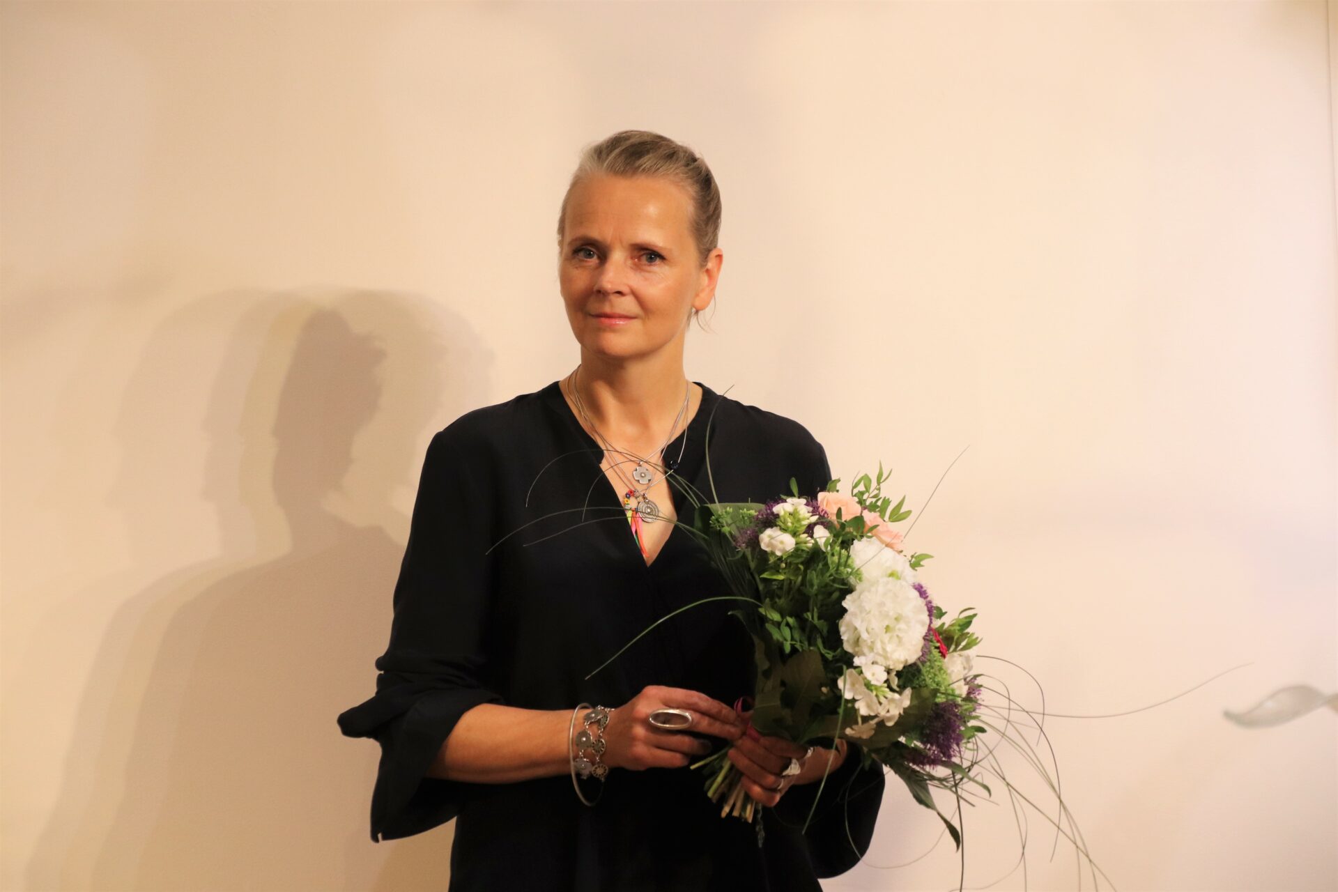 Valmieras muzejā skatāma Andas Munkevicas stikla mākslas izstāde 