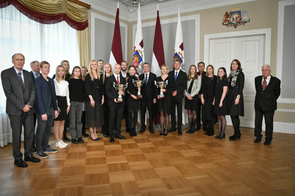 Valsts prezidenta balvas pasniegšana