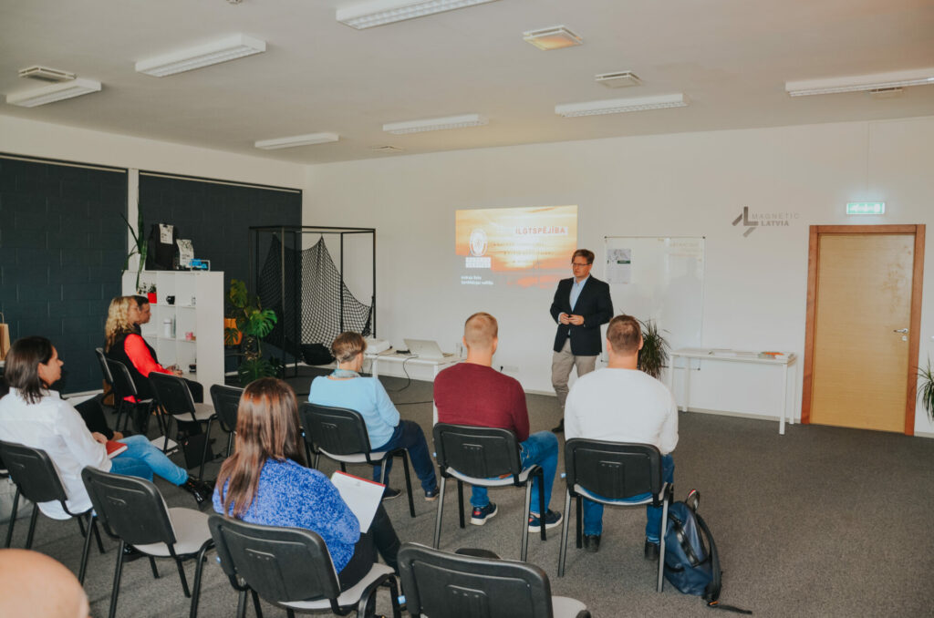 5. oktobrī Valmieras novada pašvaldība sadarbībā ar SIA “Bureau Veritas Latvia” aicināja uzņēmējus un citus interesentus uz semināru “Klimatneitralitāte un ilgtspēja uzņēmumos”.