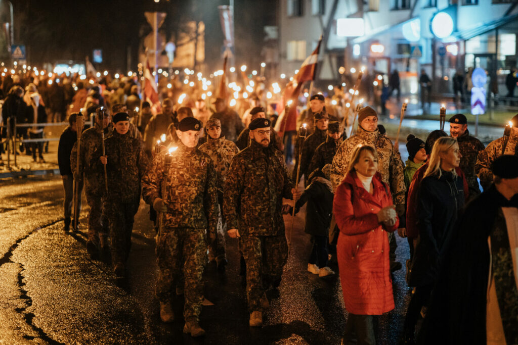 Novembri Latvijā atceramies kā Latvijas neatkarības cīņu mēnesi. 11. novembrī pieminām neatkarības karā kritušos karavīrus, kas īpaši atzīmē Latvijas armijas uzvaru pār Bermonta karaspēku, bet 18. novembris ir diena, kad godājam un izrādām mīlestību pret mūsu tautas vērtīgāko mantojumu – neatkarīgu Latvijas valsti.