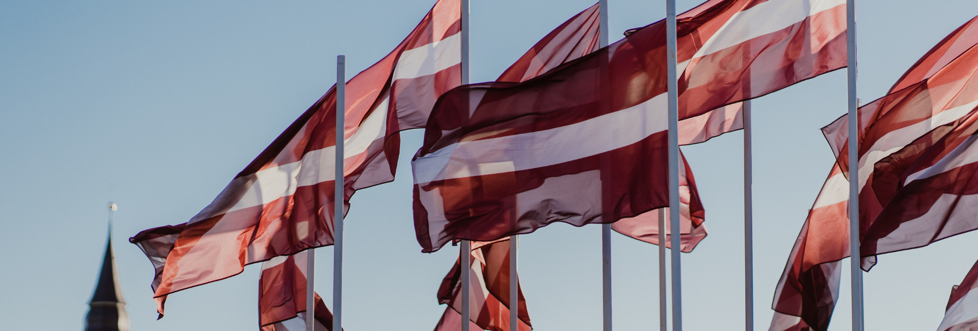 Latvijas valsts karogi