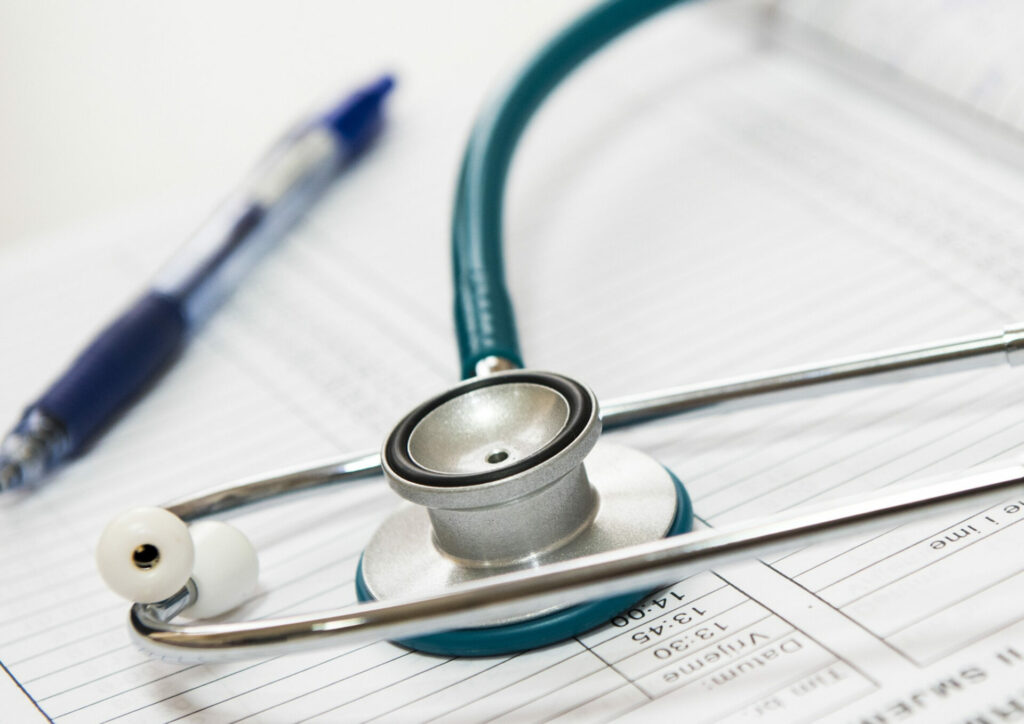 Pirms gaidāmajām valsts svētku brīvdienām, Nacionālais veselības dienests (NVD) atgādina par medicīniskās palīdzības saņemšanas iespējām laika periodā no 18. līdz 20. novembrim.