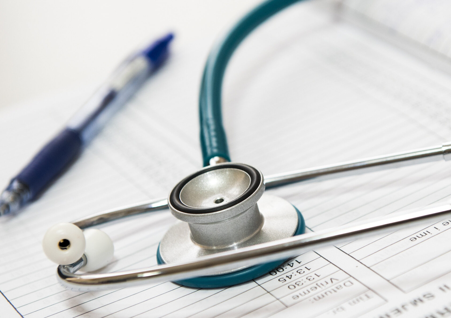 Pirms gaidāmajām valsts svētku brīvdienām, Nacionālais veselības dienests (NVD) atgādina par medicīniskās palīdzības saņemšanas iespējām laika periodā no 18. līdz 20. novembrim.