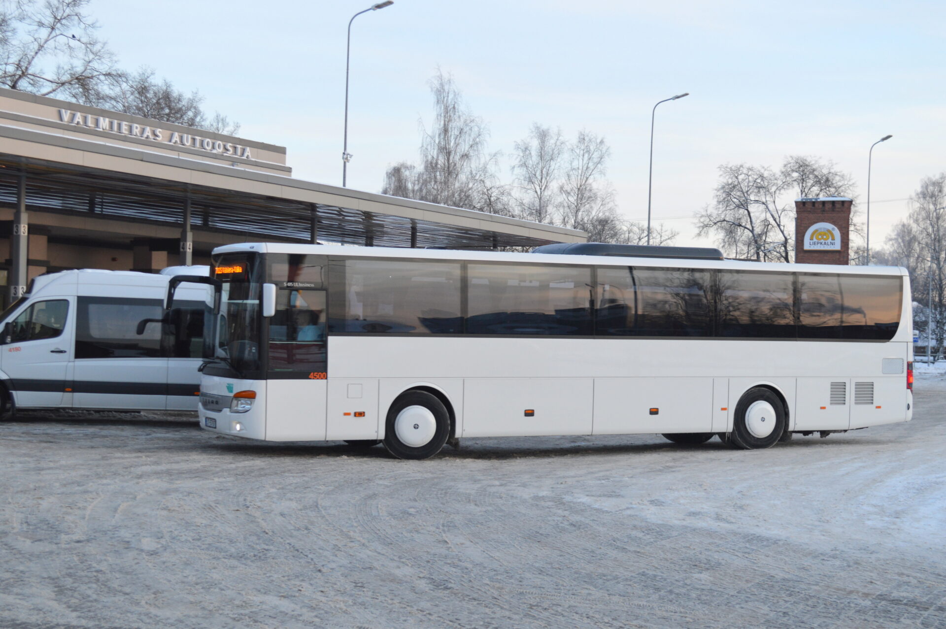 Izmaiņas autobusu kustībā svētku laikā un skolēnu brīvlaikā