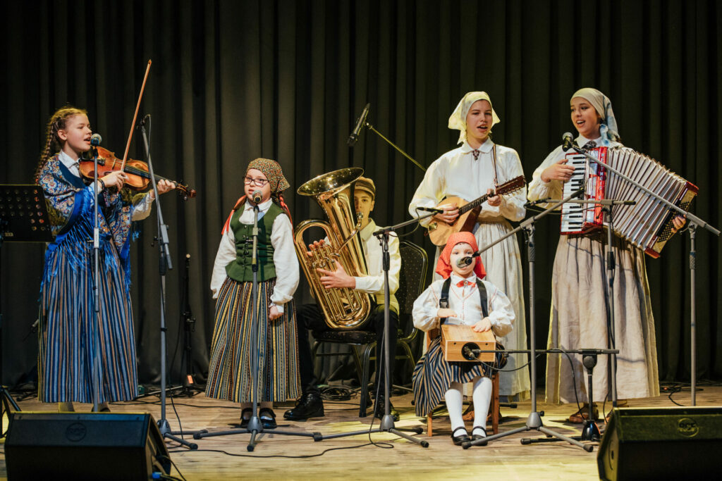 Ziemas mūzikas festivāla pirmās nedēļas izskaņā – “Džezbaroks” un dziedošo ģimeņu spiets