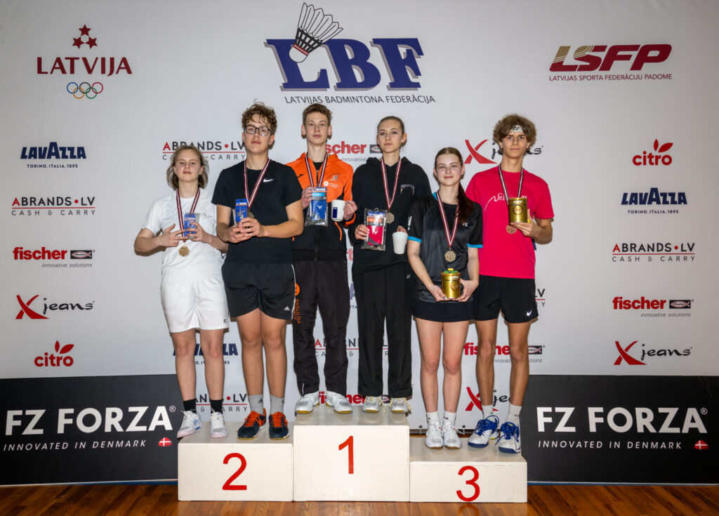 Badmintona sacensības jauniešiem