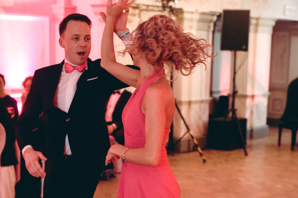 Balles deju klubs "Valmiera" aicina uz koncertu un balli