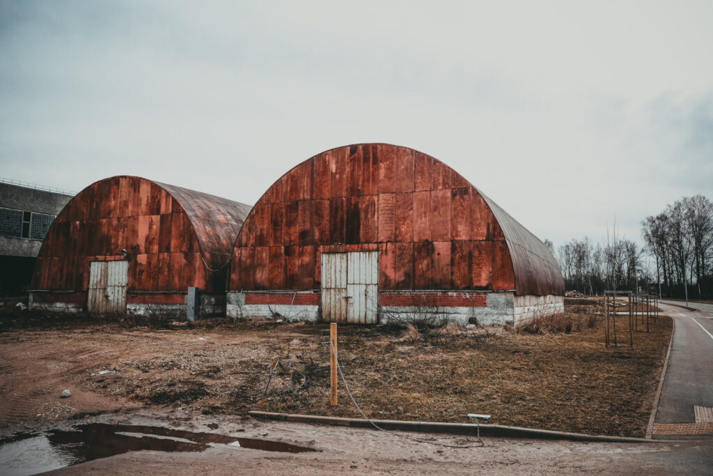 Nomai pieejamie angāri. Foto: Aivis Stračinskis