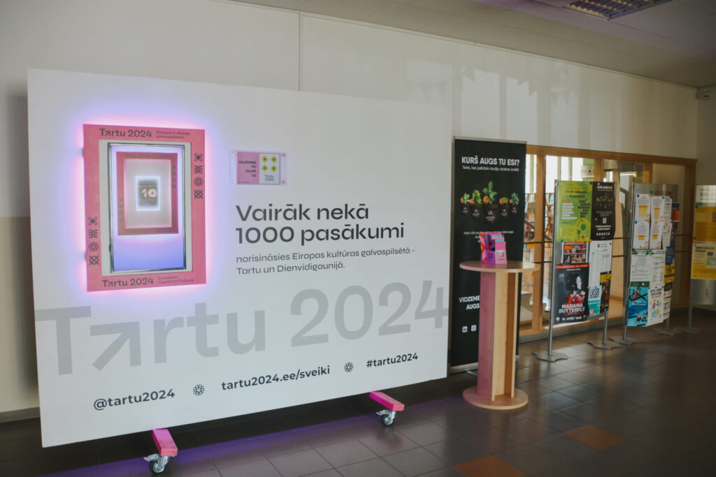 Valmierā apskatāma “Eiropas kultūras galvaspilsēta Tartu 2024” mākslas mini galerija