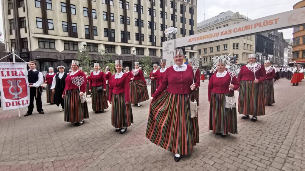 Dikļu koris "LIRA"